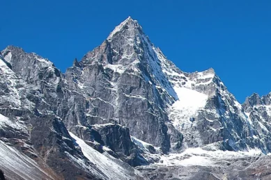 Kyazo Ri Peak Climbing.